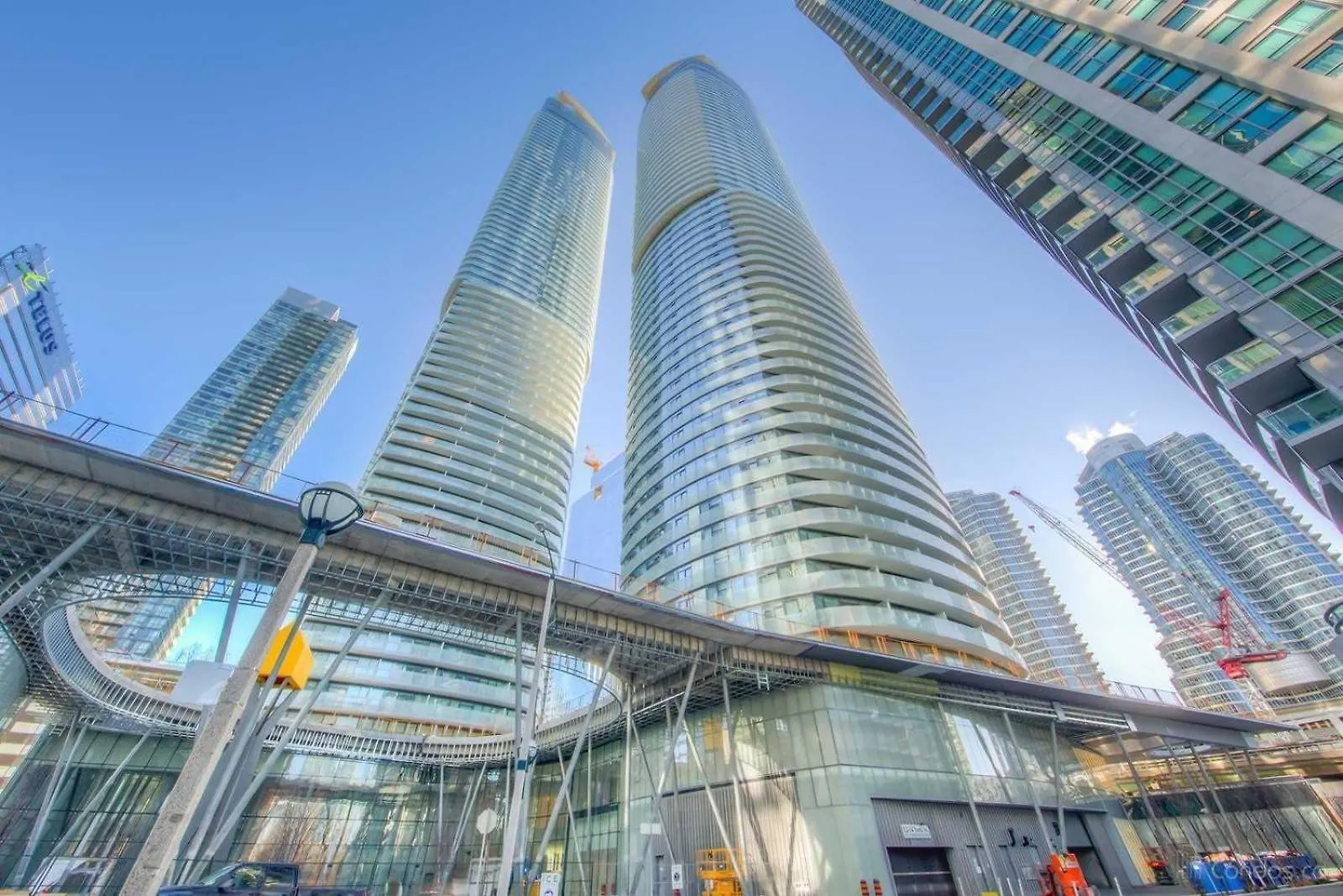 Royal York Suites location